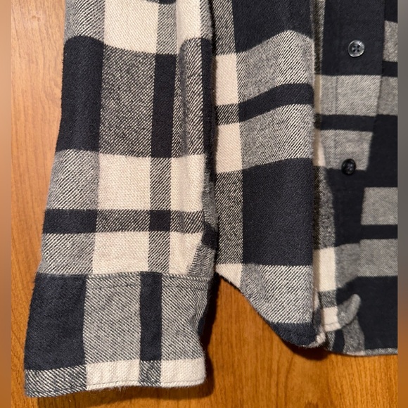 Men’s Hollister Black and Tan Flannel - Picture 4 of 4